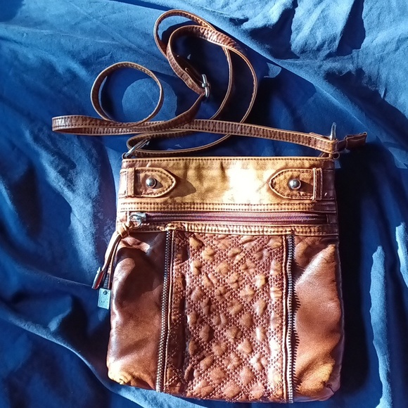 Vintage Leather style purse squarish with quilt pattern studs and zippers. - Picture 6 of 8
